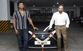 c8s586ng_kamal-haasan-gifts-director-lokesh-kanagaraj-a-lexus-es-300h-after-the-success-of-vik...jpg